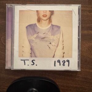 Taylor Swift 1989 CD Album Deluxe Edition with Tracklist
